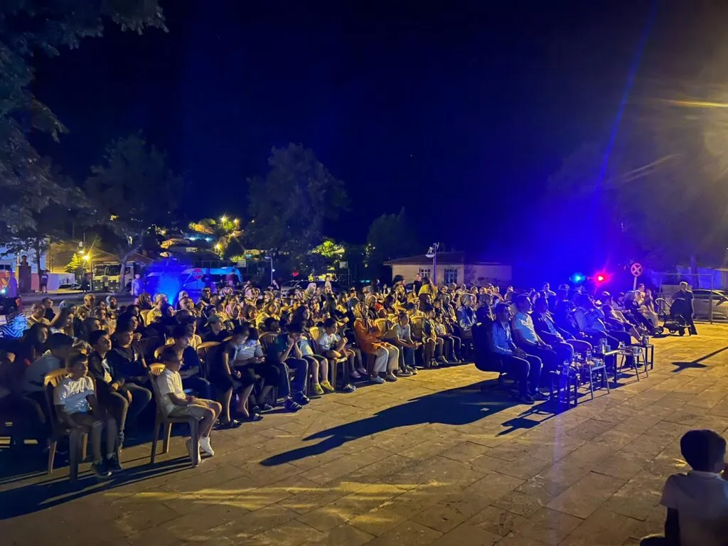 Alacakaya’da Açık Hava Sineması Düzenlendi