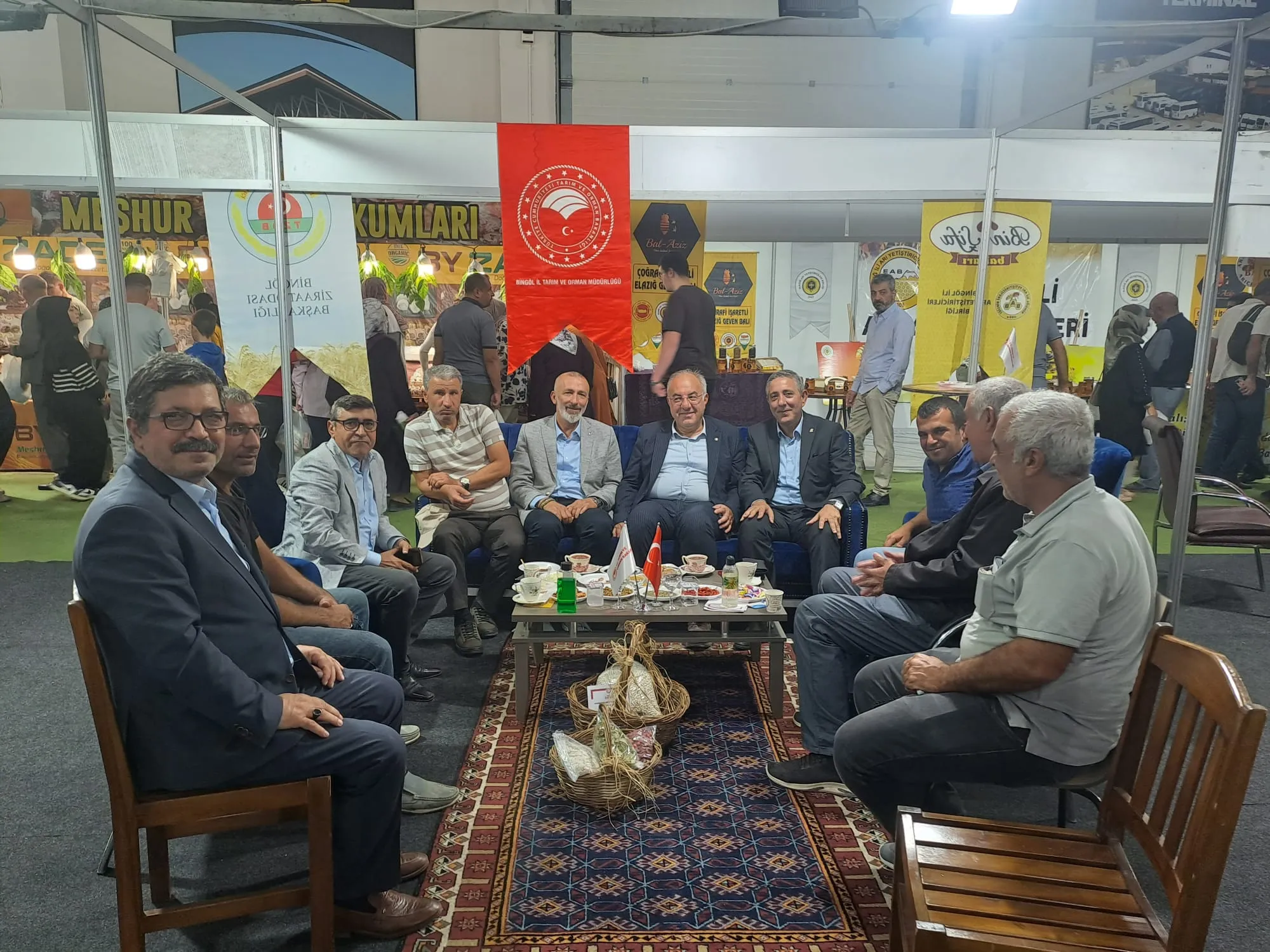 Manşet: Tarim fuarında dostlar ile muhabbet ayri bir güzel olur