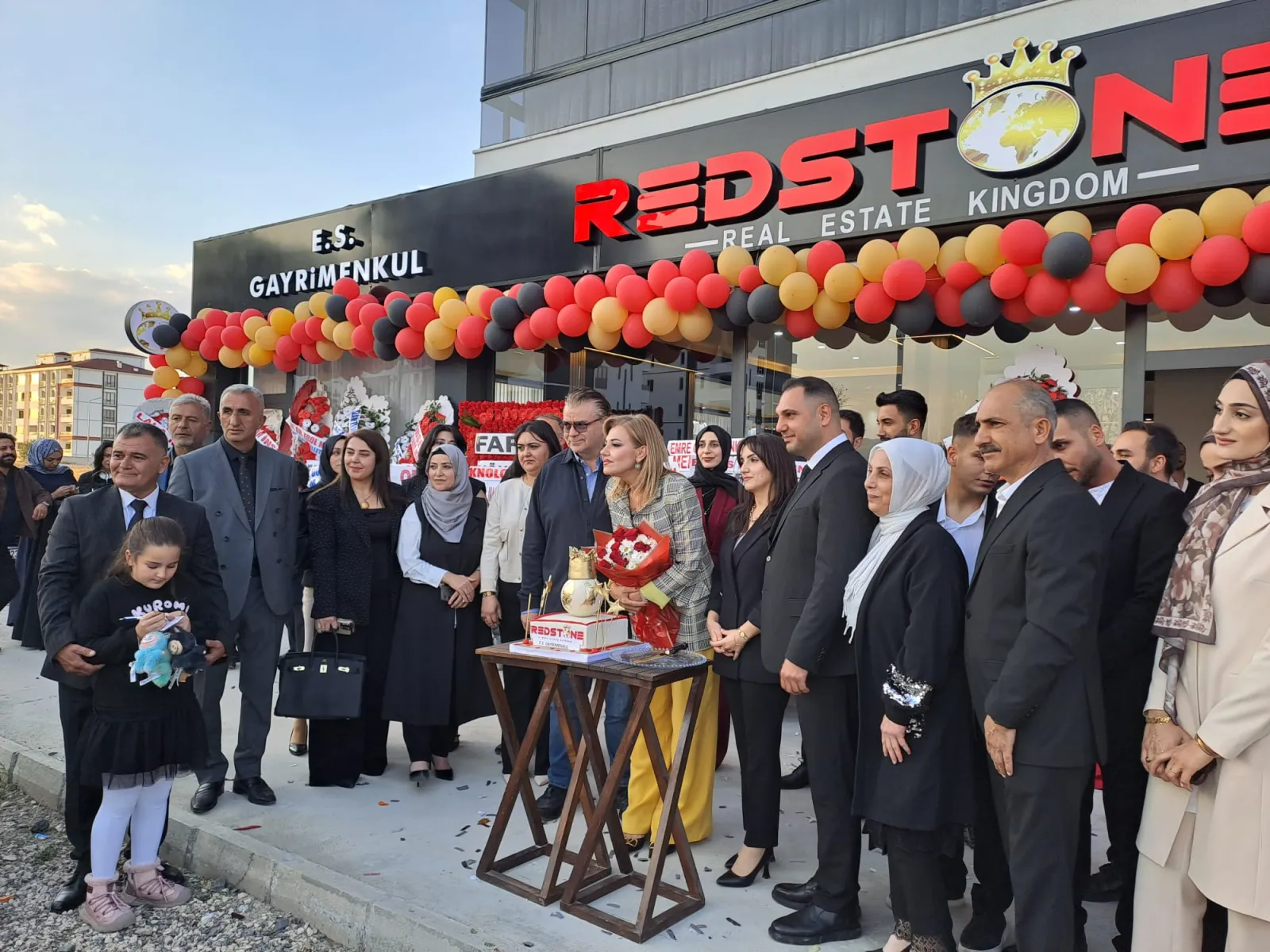 Trend Haber: EMRE SAYDAM REDSTONE GAYRİMENKUL AÇILIŞI YAPILDI