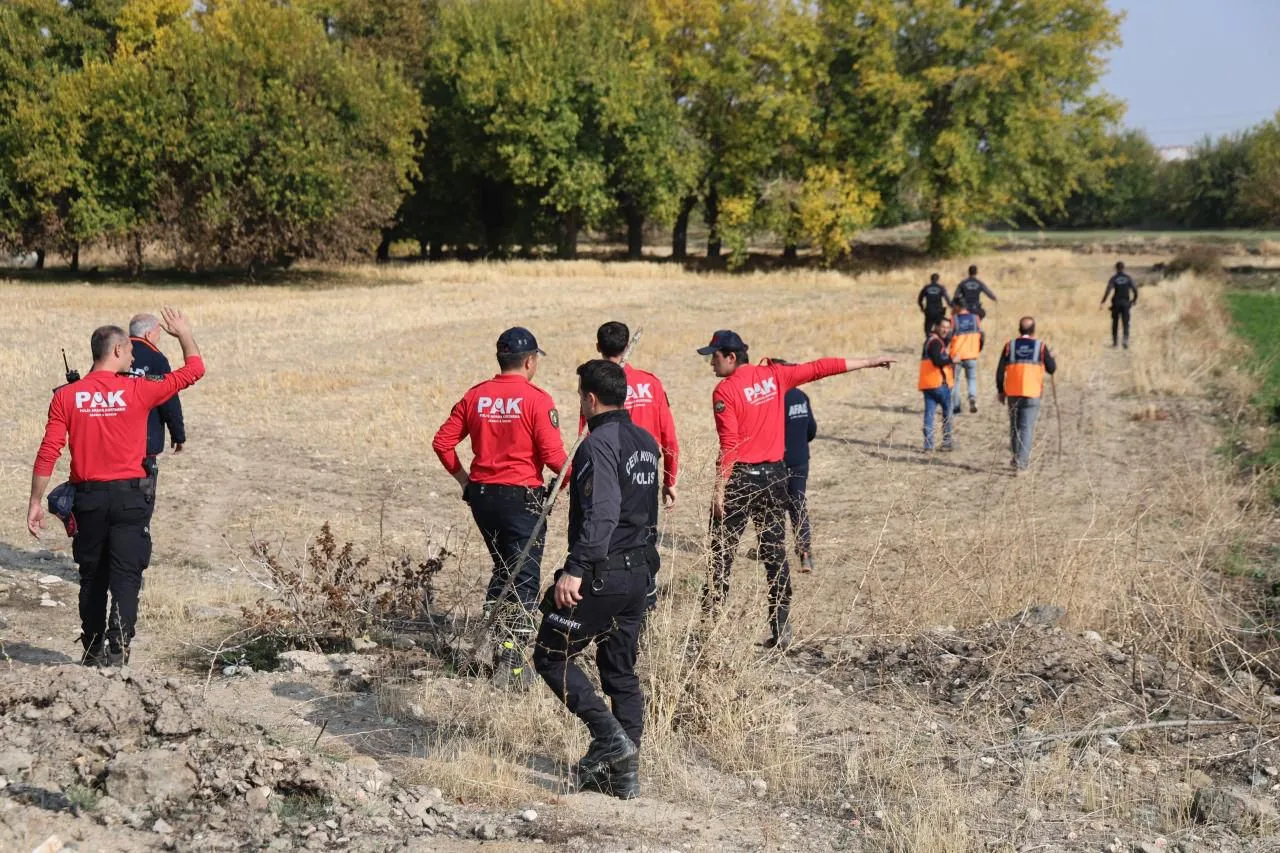 KAYIP ÇOCUK ARAMASI HALEN DEVAM EDIYOR