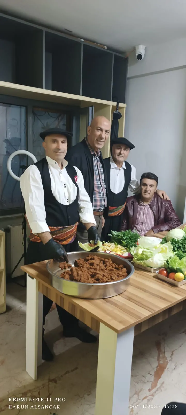 Trend Haber: BURSA DA ELAZİGLILAR BİZİMELLER23 TÜRKÜ EVİNDE BULUŞTU.