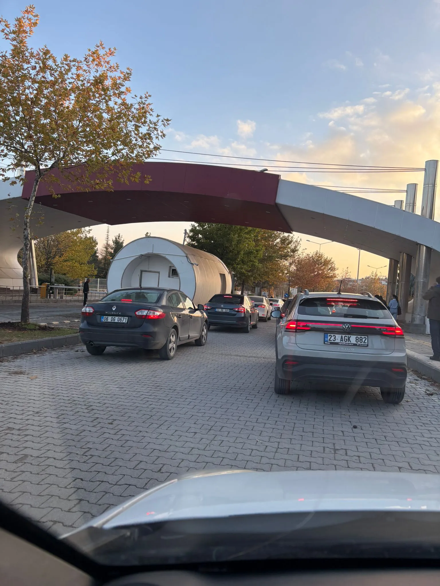 Manşet: FIRAT ÜNİVERSİTESİ KAMPÜSÜNDE TRAFİK ÇİLESİ