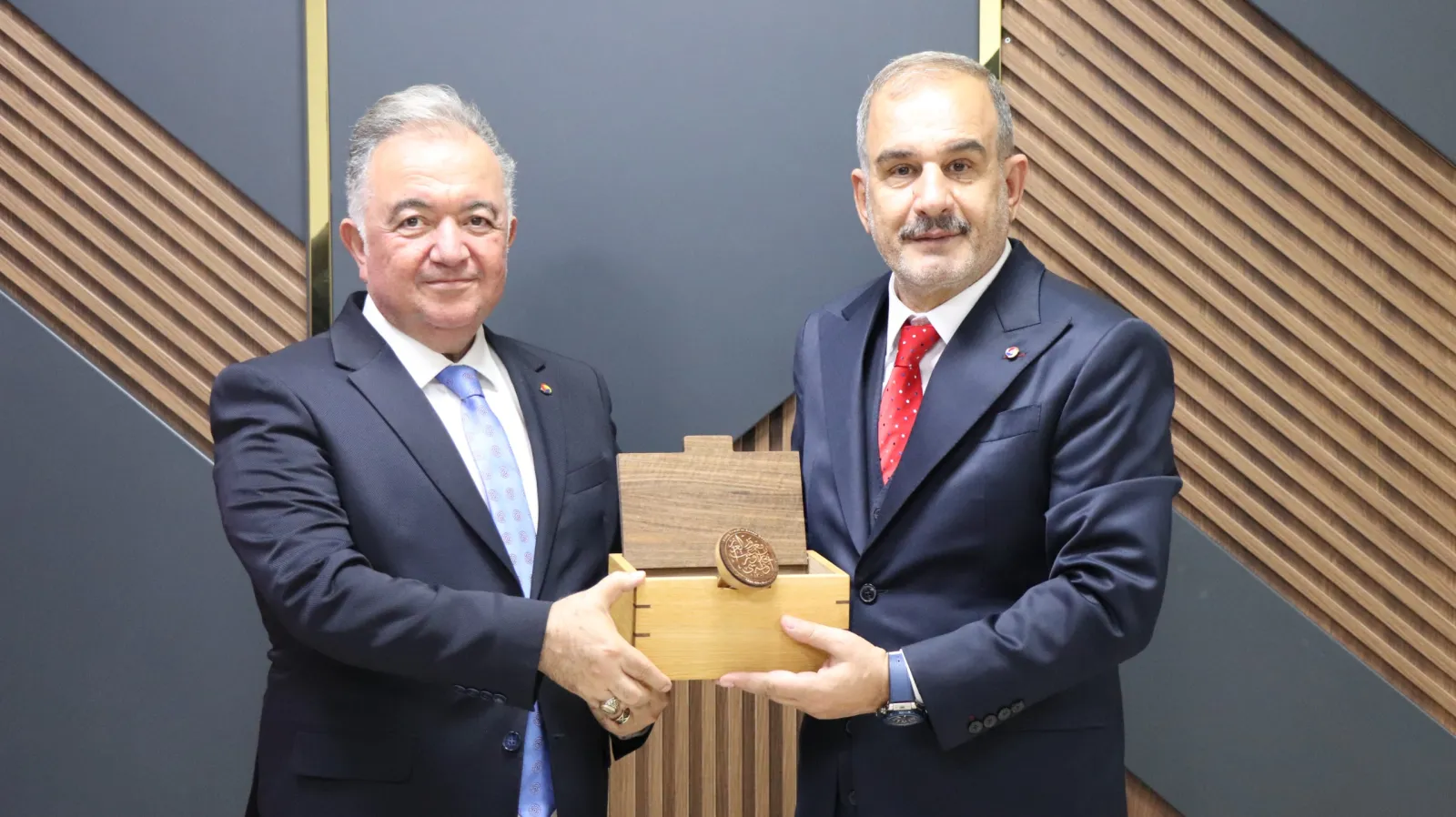 Manşet: OSMANİYE TSO HEYETİNDEN BAŞKAN ALAN'A ZİYARET