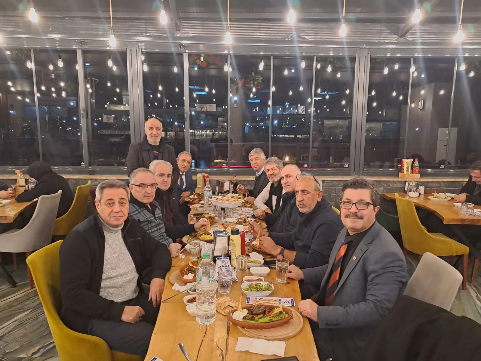 Video: 42 Yıllık Dostlukta Yıl Sonu Buluşması: "Dünya Dostlarla Güzel