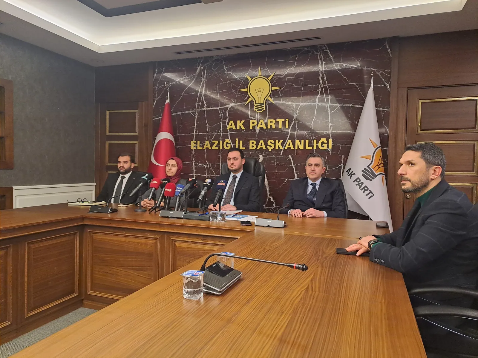 Manşet: AK PARTİ ELAZIG İL BŞK SENCER SELMANOGLU BASIN TOPLANTISI YAPTI