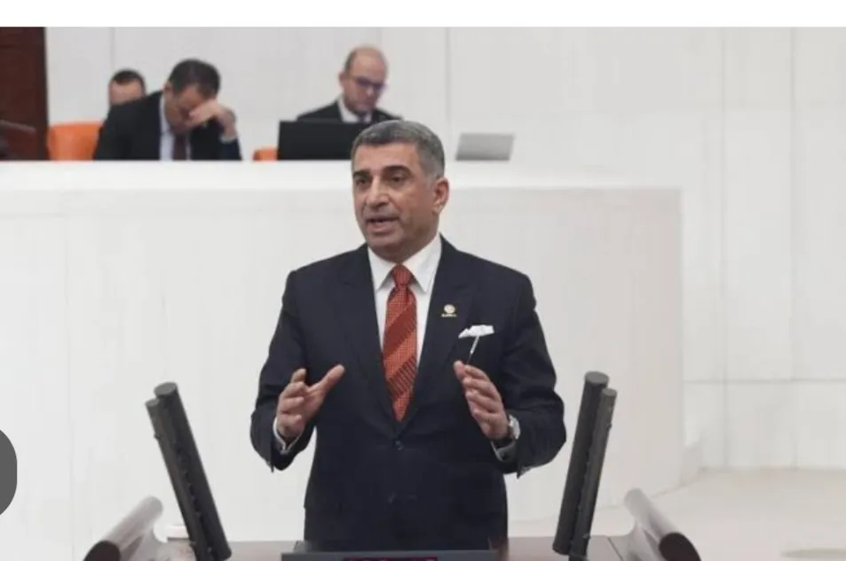 Manşet: CHP ELAZIG VEKİLİ GAZETECİLER GÜNÜNÜ TATLI KUTLADI