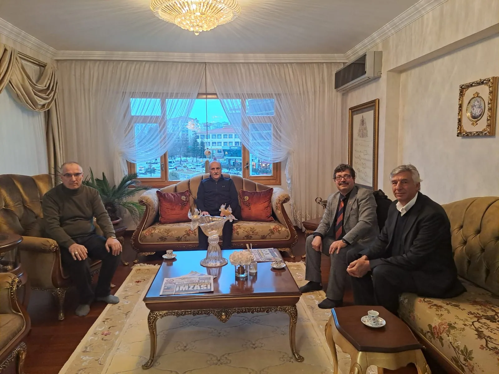 TİCARET LİSESİ ÖGRENCİLERI MÜÐÜRLERİ SELMANOĞLU'NA GEÇMİŞ OLSUN ZİYARETİ