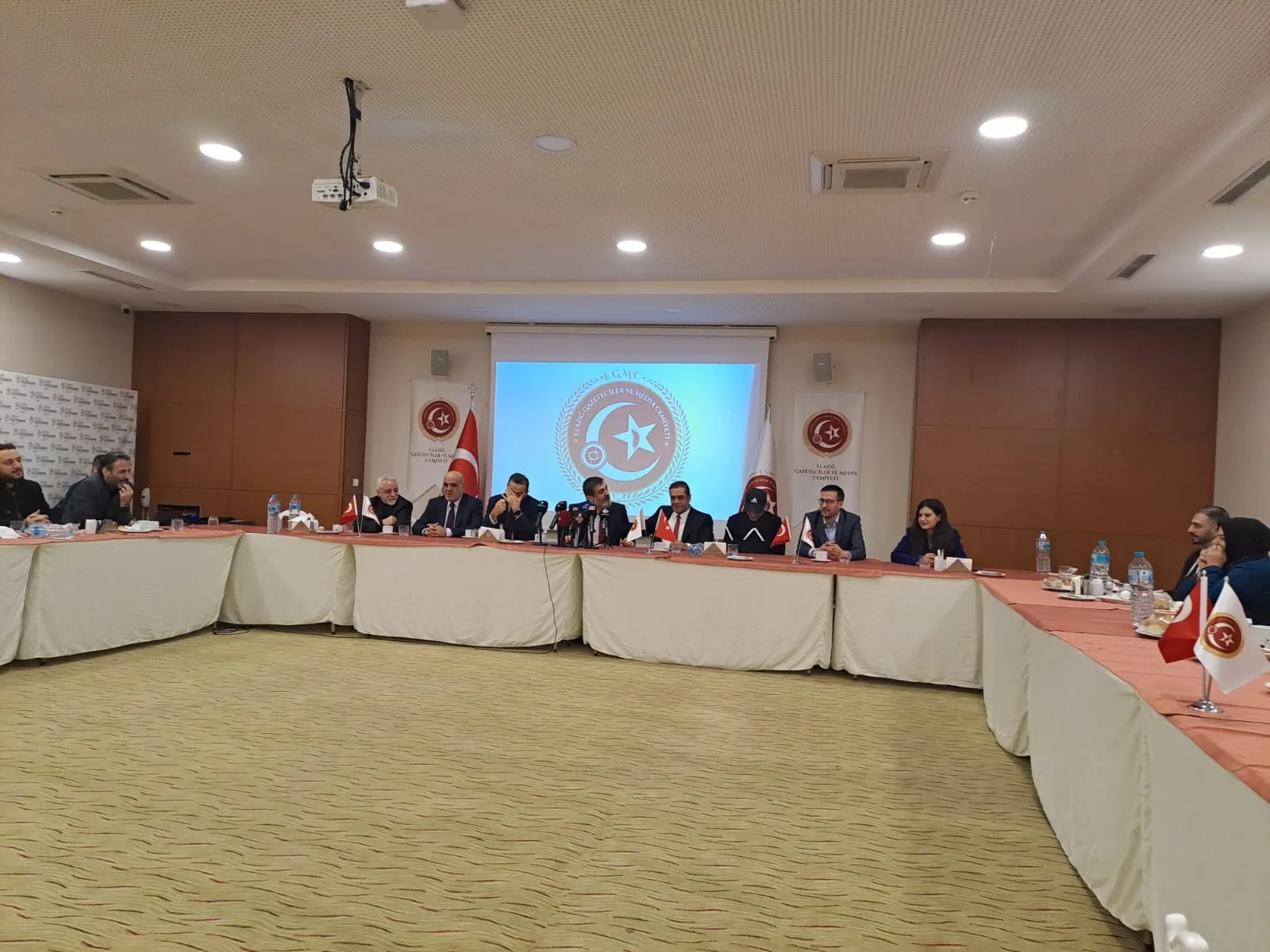 ELAZIĞ GAZETECİLER VE MEDYA CEMİYETİ TOPLANTISI