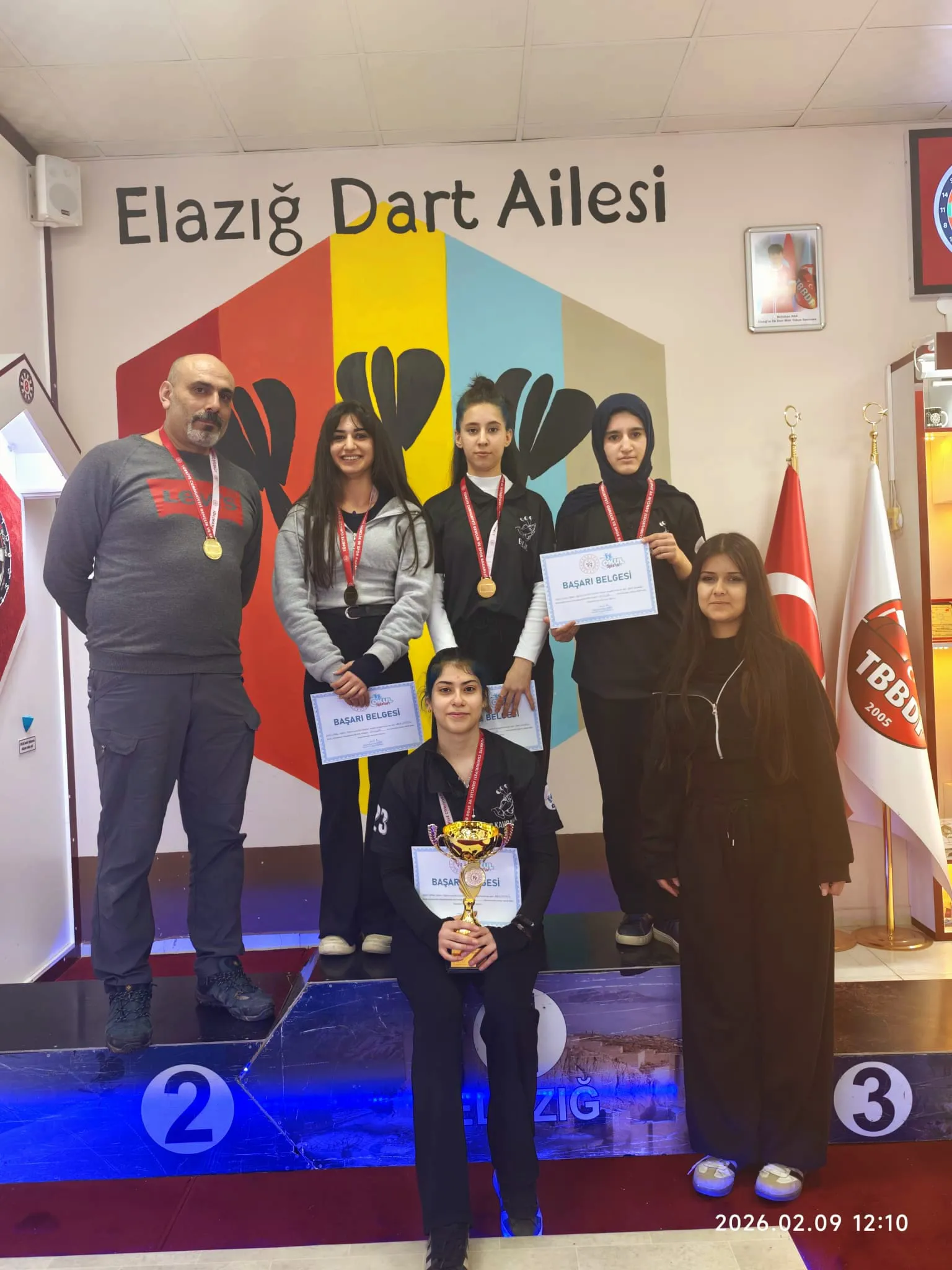 Trend Haber: ELAZIĞ'DA OKULLAR ARASI DART YARIŞMASI