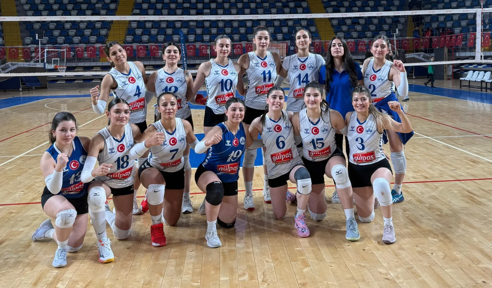Manşet: ELAZIĞ BELEDİYESPOR KADIN VOLEYBOL TAKIMI, ÇEYREK FİNALİN İLK MAÇINA ÇIKIYOR