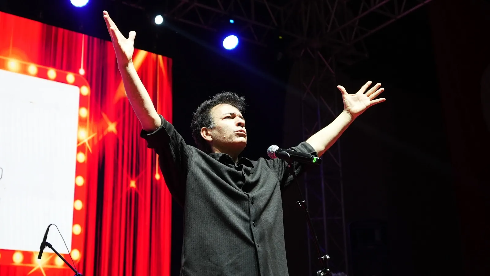 RAMAZAN ETKİNLİKLERİNDE OĞUZ AKSAÇ SAHNE ALDI