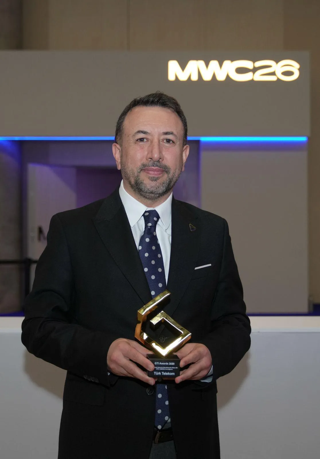 Manşet: ZAFER ORHAN’DAN ELAZIĞ’A GURUR: MİLLİ TEKNOLOJİ KÜRESEL ÖDÜL ALDI