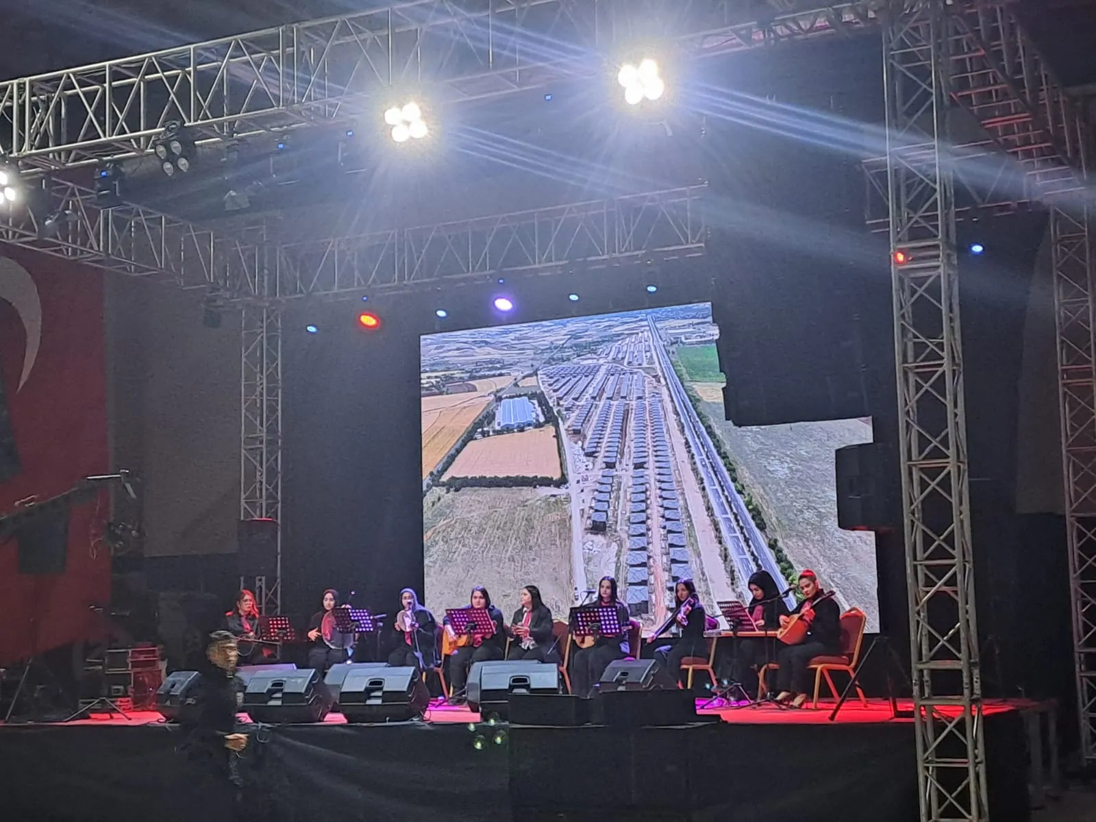 DÜNYA KADINLAR GÜNÜNDE ELAZIĞ BELEDİYESİ KADIN KOROSU HARPUT NAĞMELERİ