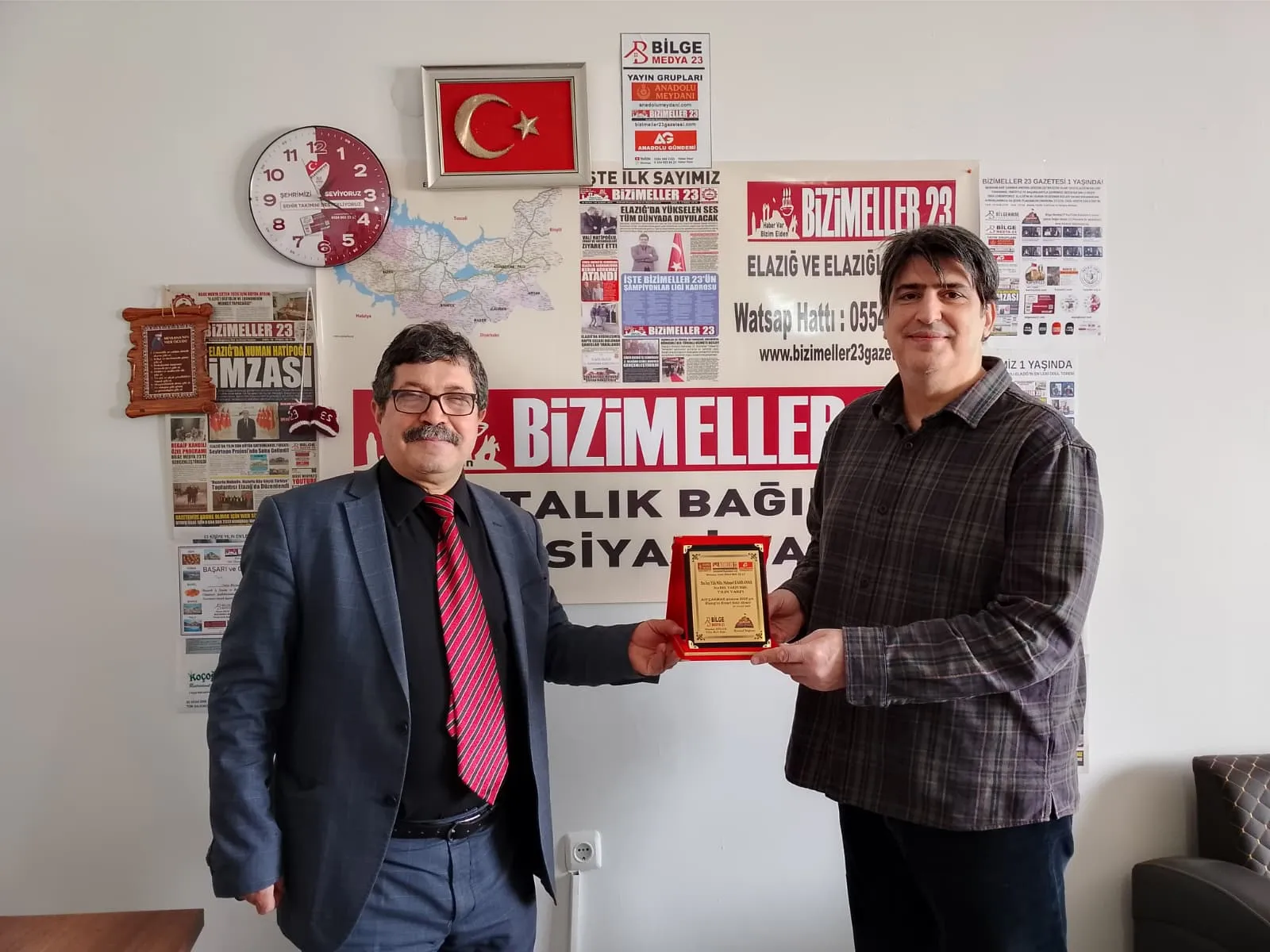 Video: MAREL VAKFI BAŞKANI MAHMUT KAHRAMAN YILIN VAKFI ÖDÜLÜNÜ BİLGE MEDYA23'DE ALDI