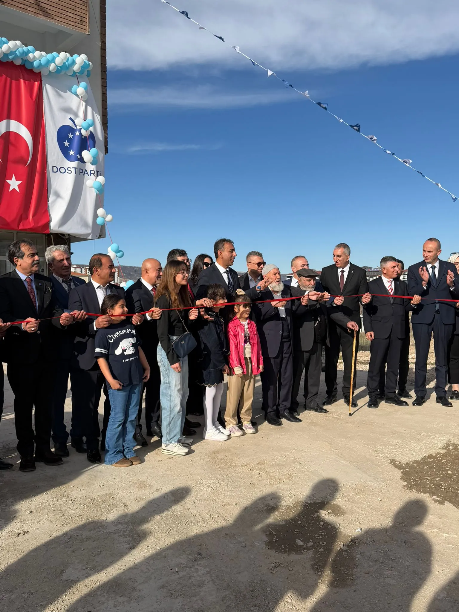 Video: DOST PARTİ ELAZIĞ İL BAŞKANLIĞI BÜYÜK COŞKU İLE AÇILDI.