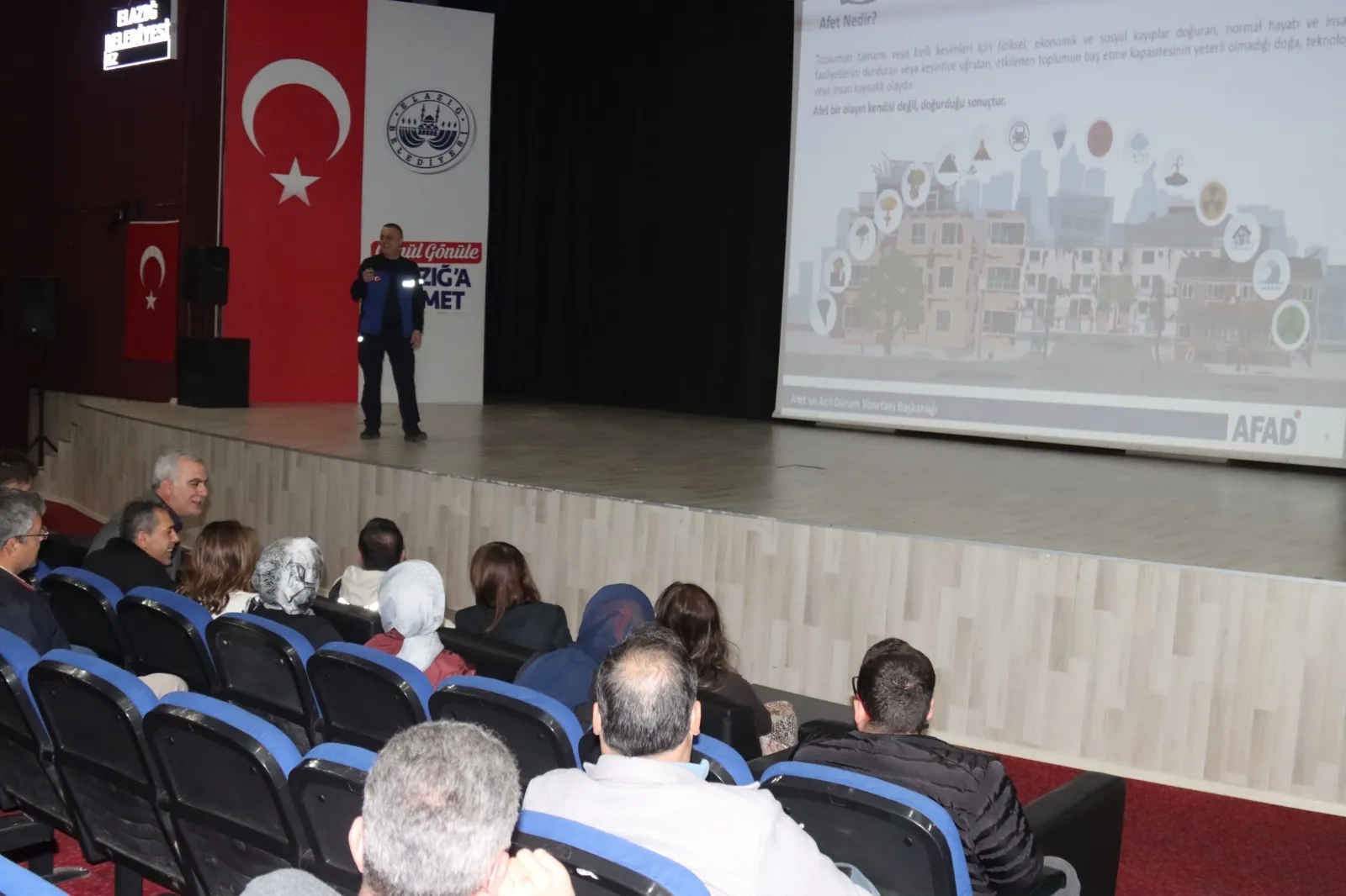 Manşet: ELAZIĞ BELEDİYESİ ÇALIŞANLARINA YÖNELİK ACİL DURUM YÖNETİMİ SEMİNERİ