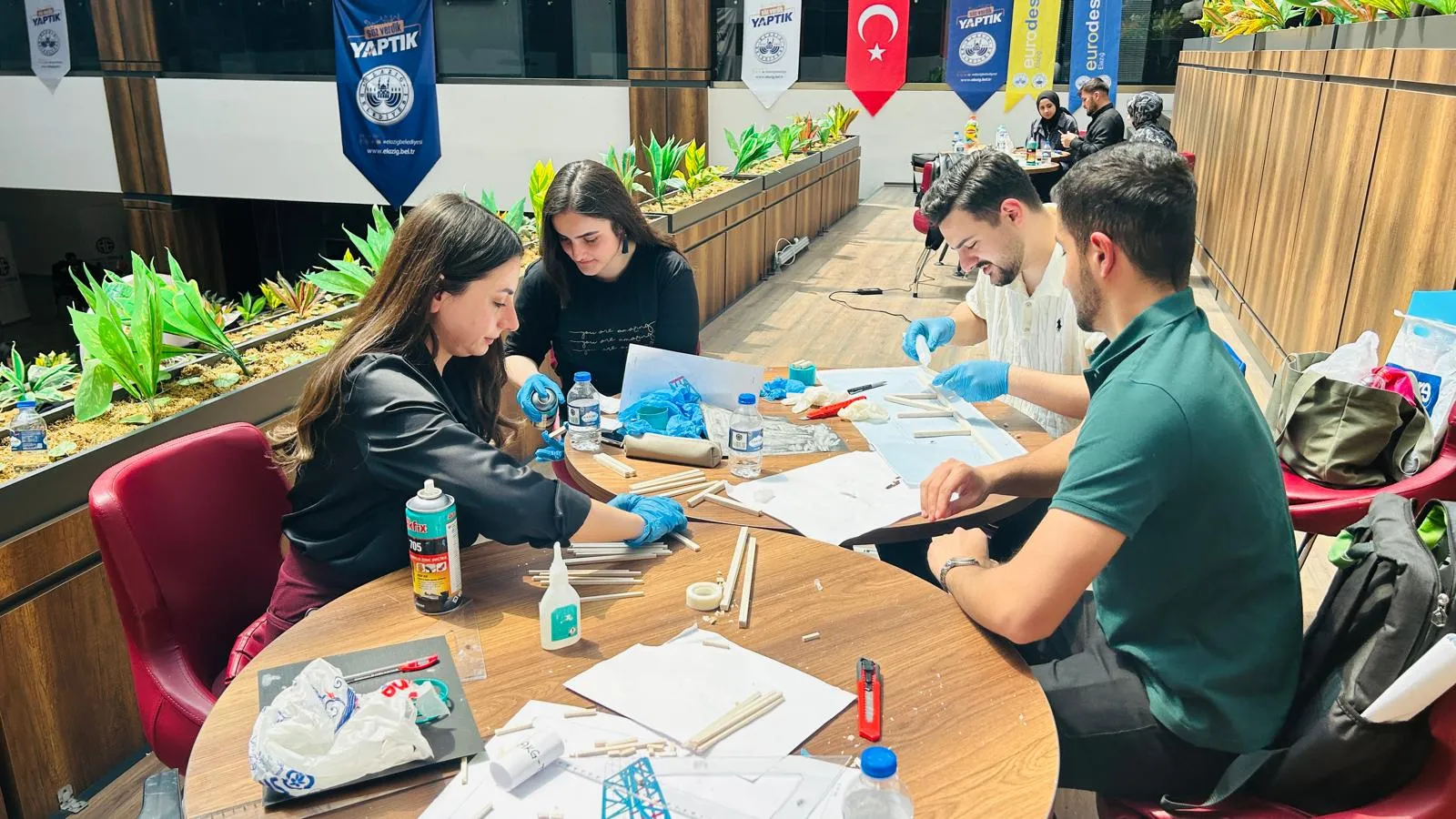 ELAZIĞ İNŞAAT FUARI'NDA ÖĞRENCİLER YARIŞTI