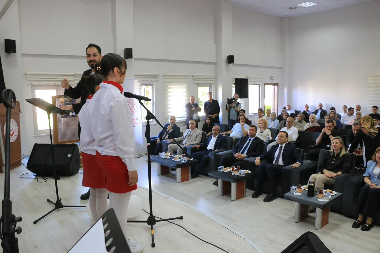 Manşet: ELAZIĞ AİLE VE SOSYAL HİZMETLER İL MÜDÜRÜ, TÜRK MÜZİĞİ ÇOCUK KOROSU DİNLETİSİNE KATILDI