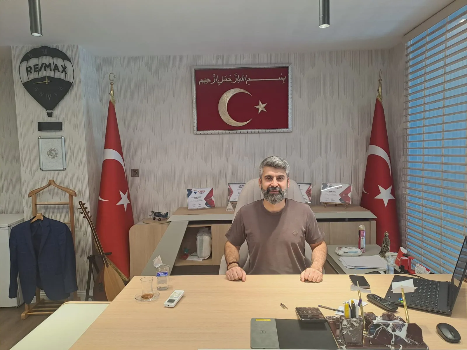 Trend Haber: REMAX DOĞU İŞLETME SAHİBİ AHMET KALKAN'DAN YATIRIMCILARA ÇAĞRI: ALTIN KAYBETTİRDİ, GAYRİMENKUL KAZANDIRDI