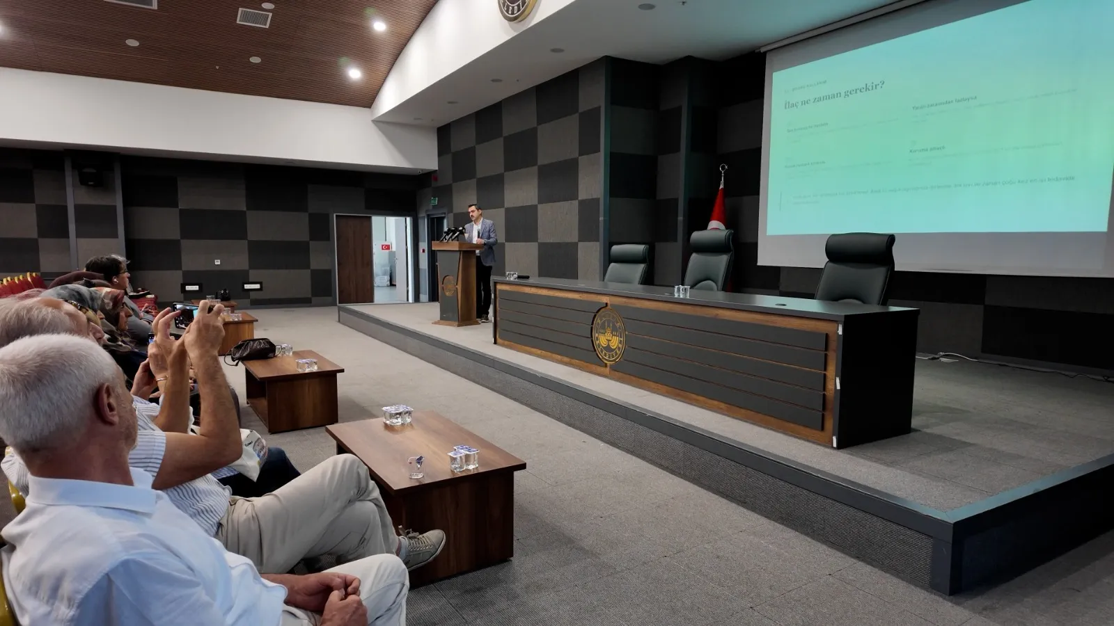 ELAZIĞ BELEDİYESİ’NDEN BİLİNÇLİ İLAÇ KULLANIMI SEMİNERİ