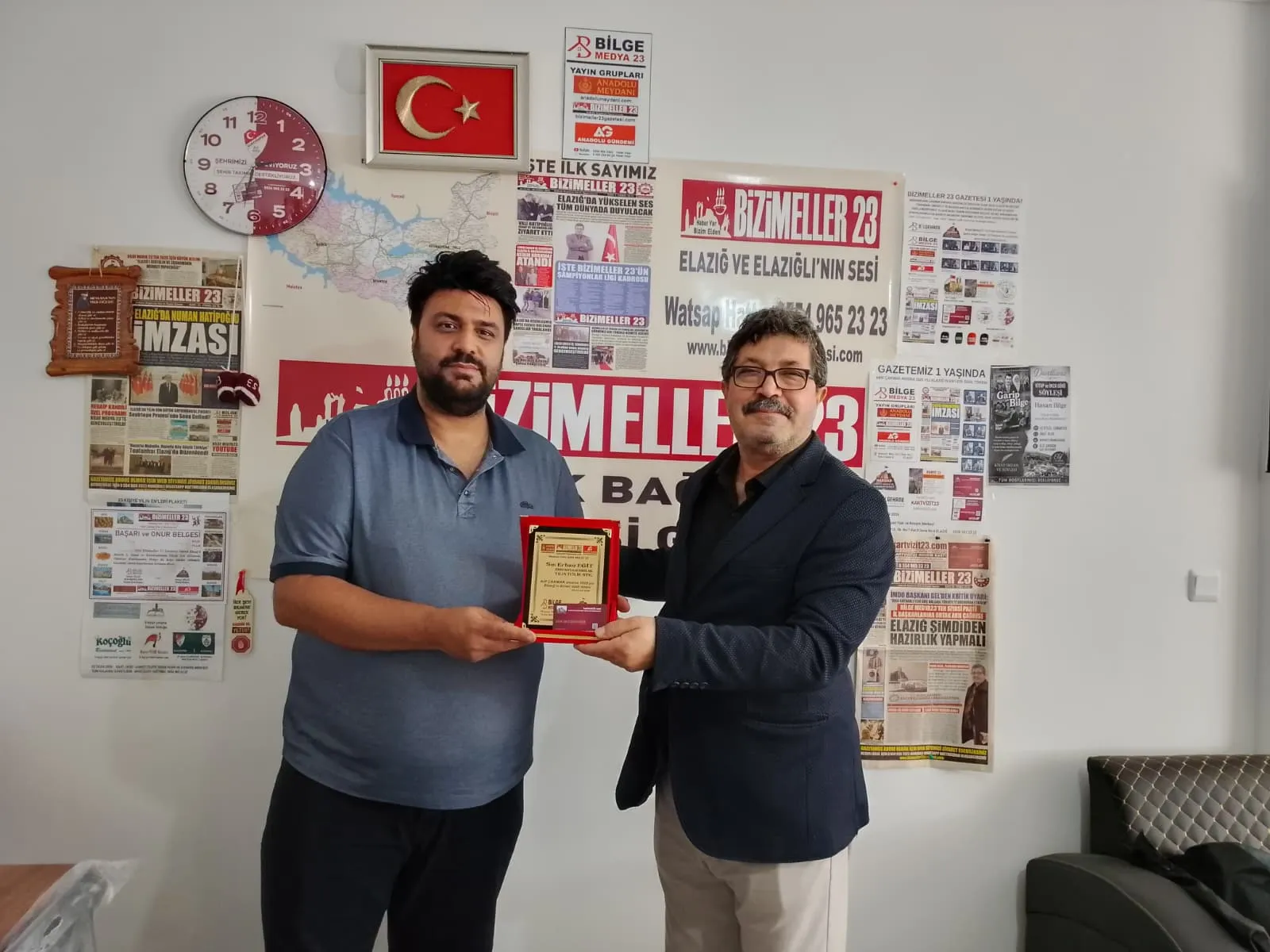 STK PENCERESİ’NDE ERHAN EĞİT’E ANLAMLI PLAKET TAKDİMİ