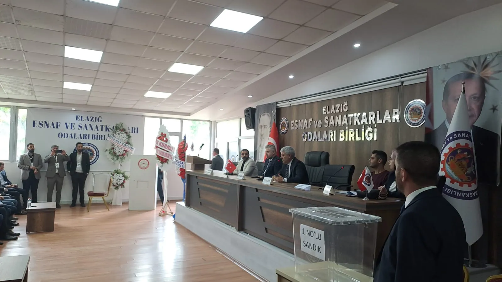 Manşet: ELAZIĞ EMLAKÇILAR ODASI’NDA SEÇİMİ NURİ GÜLYÜZ KAZANDI