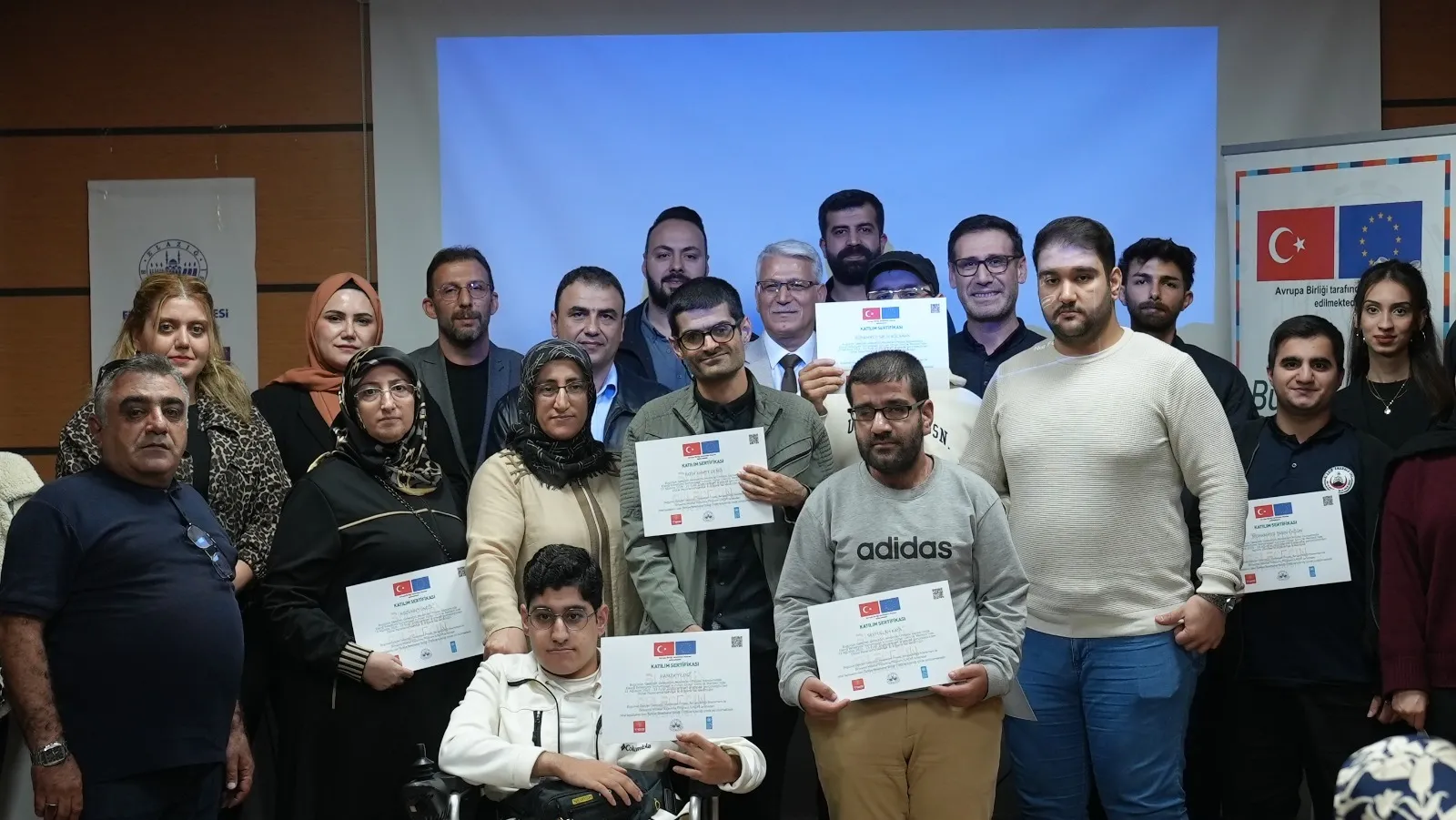 Manşet: ELAZIĞ BELEDİYESİ DİGEM’DE KURSİYERLER SERTİFİKALARINI ALDI